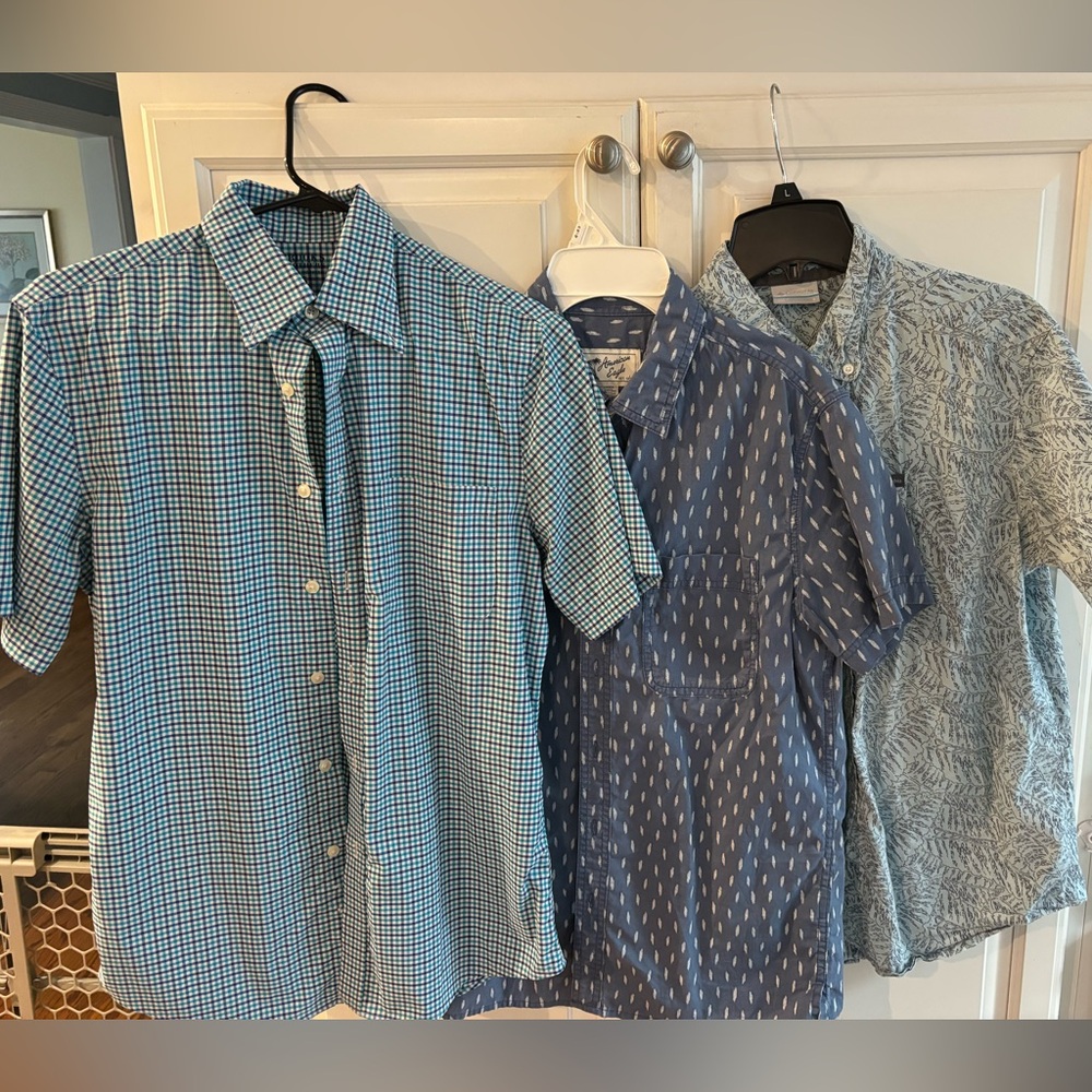 Lot of 3 men’s short sleeve collared button-down size S